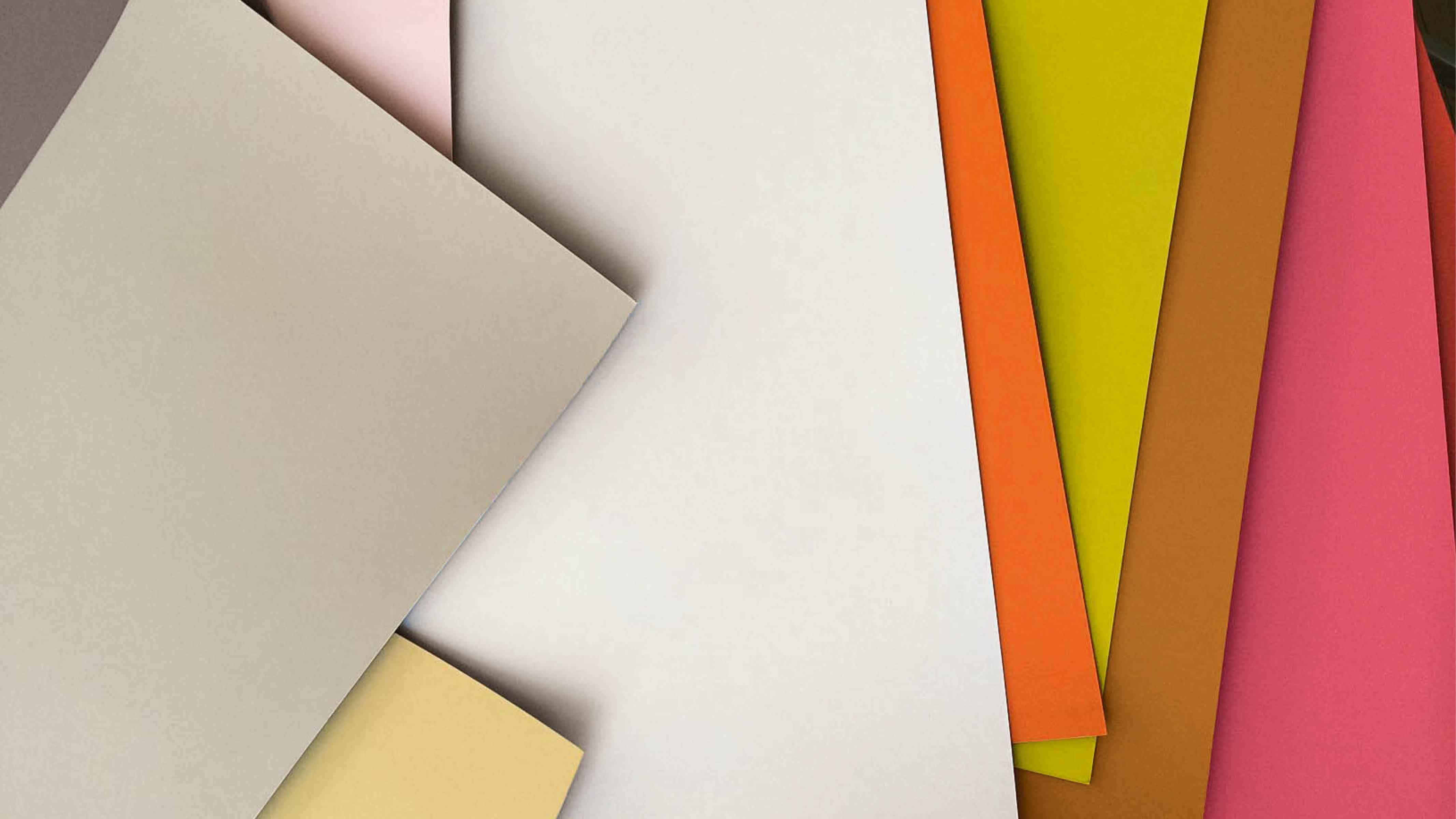 Paletas de colores cálidos Si tienes techos altos y quieres crear un ambiente acogedor, querrás elegir colores de la parte cálida del espectro, como fucsia, ciruela o mandarina.