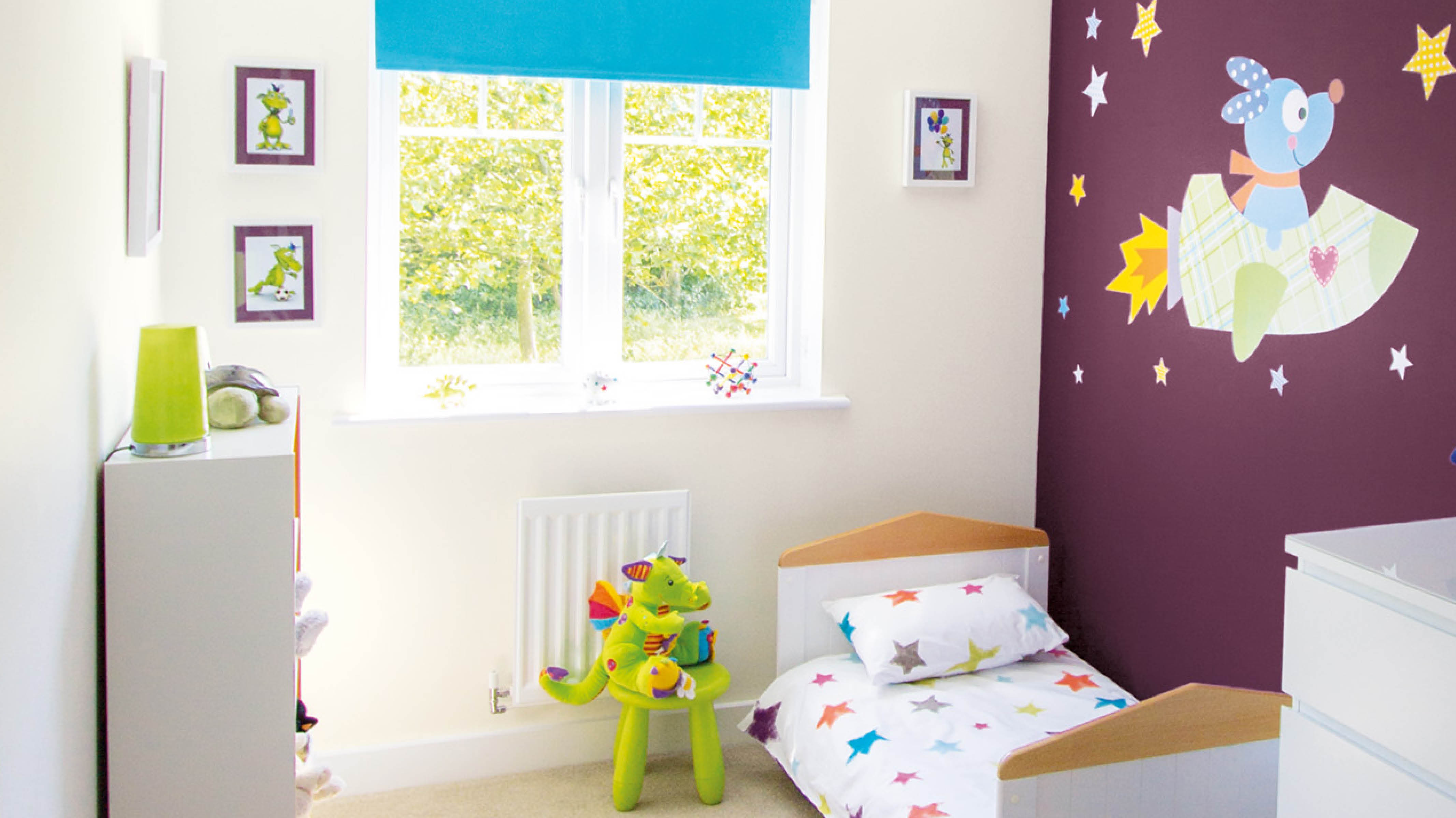 Habitación del bebé con temática de dibujos animados Una habitación de bebé temática no solo es una forma maravillosa de compartir recuerdos con el pequeño, sino también una forma fantástica de personalizar el espacio del bebé.