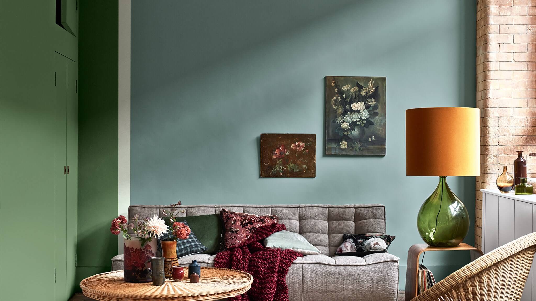 Crea áreas comunes cálidas y expresivas con las tendencias de color de 2020 cf20_2020_color_trends_living_room