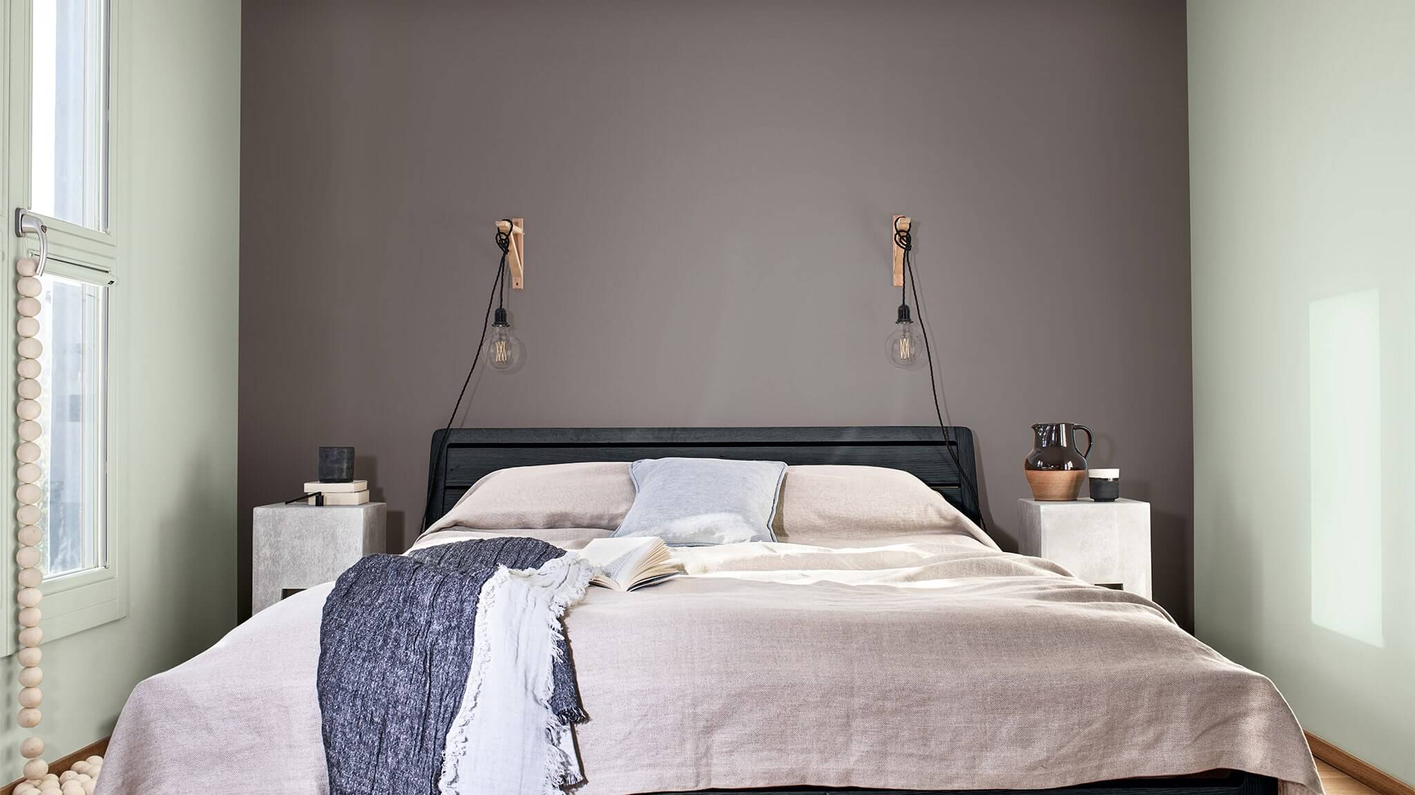 Una habitación tranquila y suave con el Color del año 2020 cf20_colour_of_the_year_2020_bedroom