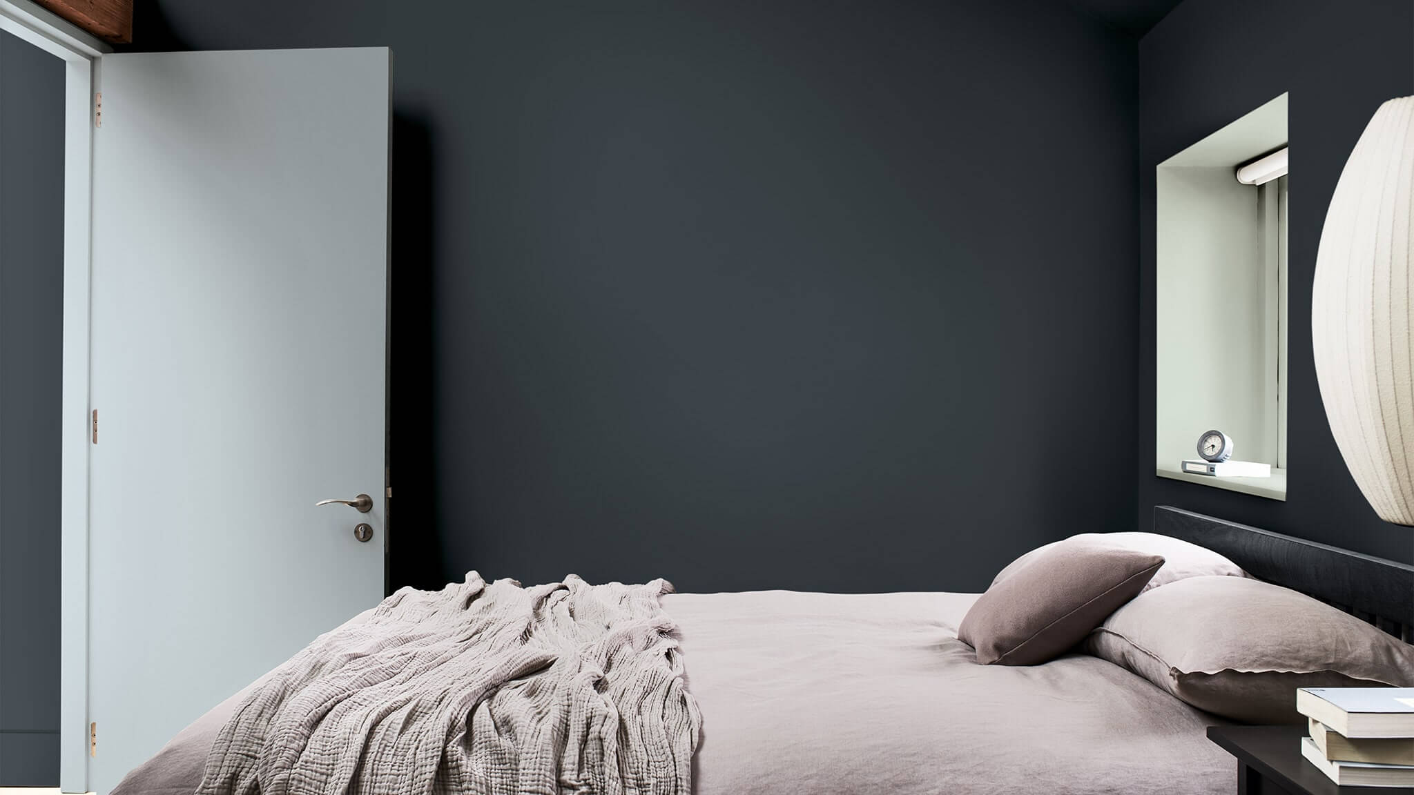 Una habitación de lujo discreta en colores complementarios cf20_complementary_colors_bedroom