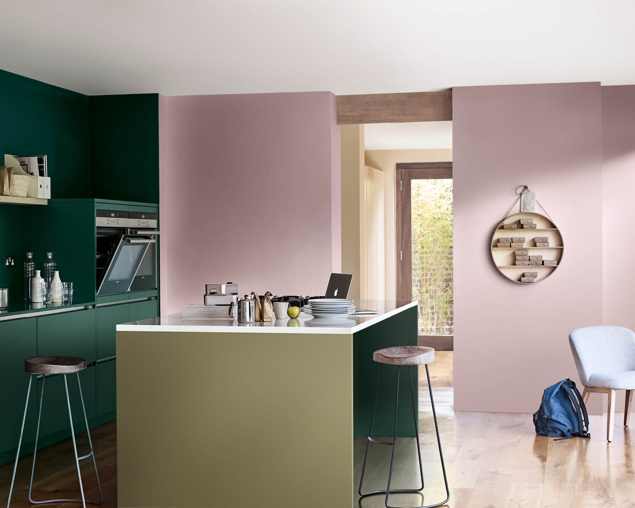 Cocina en Madera Tierna con verde Usa colores enérgicos, como el verde, con Madera Tierna en tu cocina