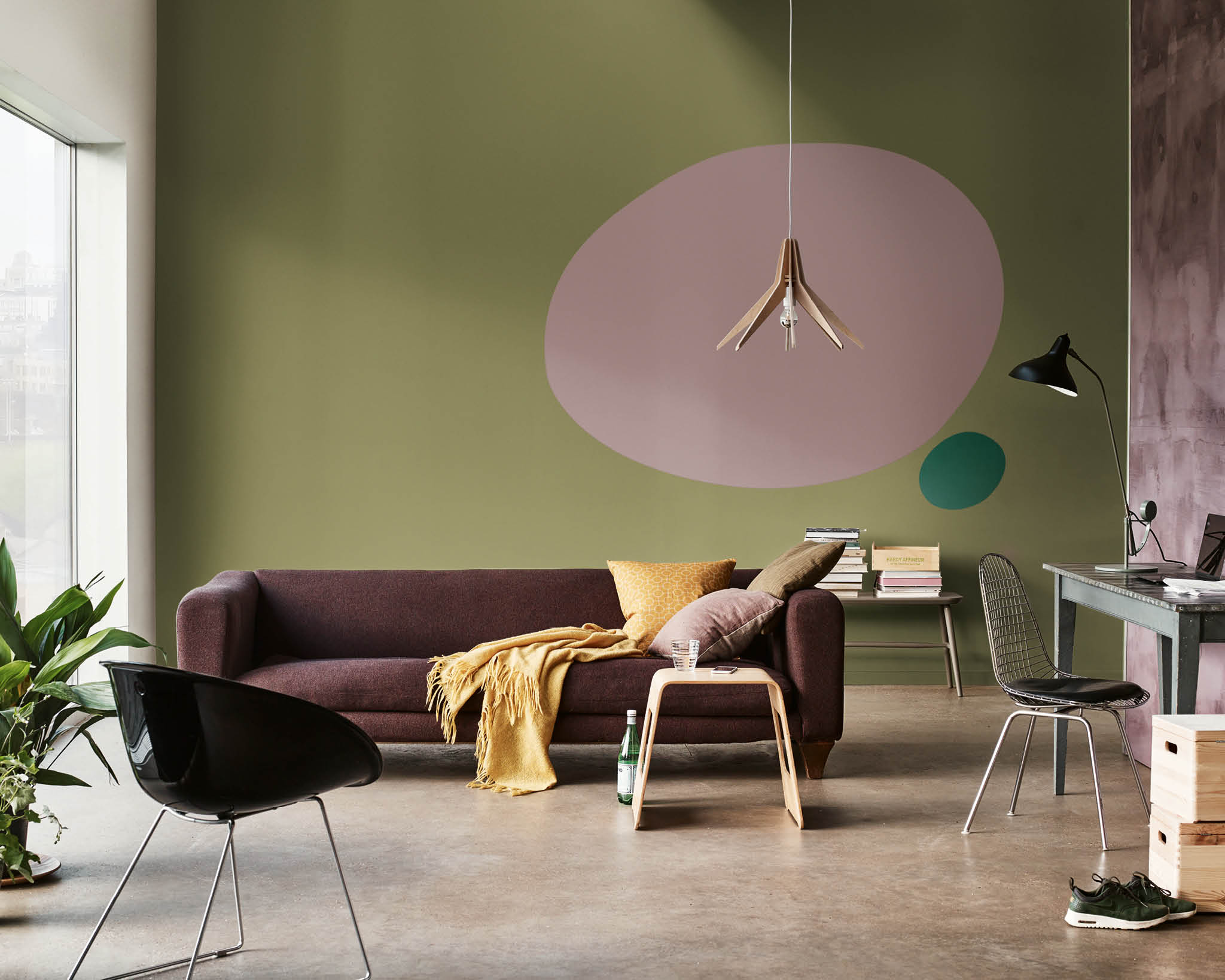 Sala de estar revitalizante combinando verdes con Palo Rosa Aumenta la energía combinando vibrantes verdes con Palo Rosa