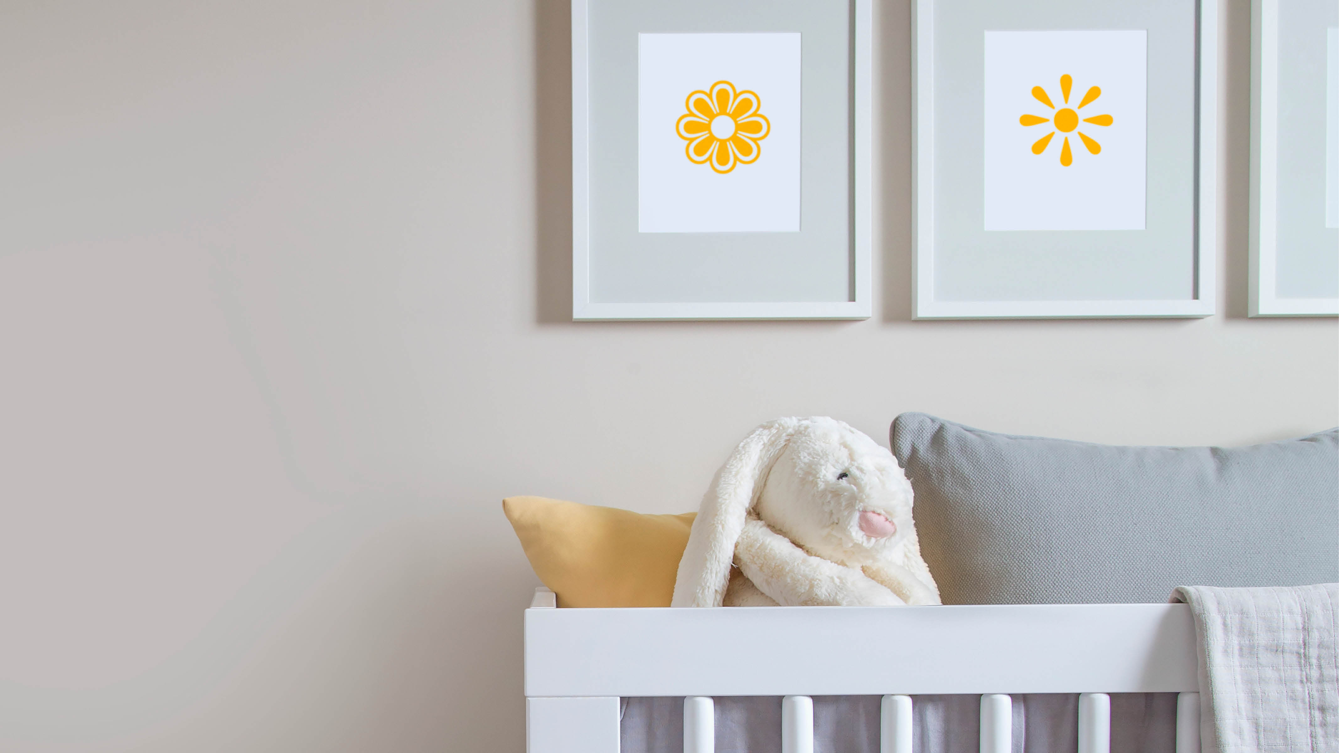 Habitación de bebé gris y amarilla El gris y el amarillo son la mejor combinación de colores neutrales y funcionan a la perfección tanto en un dormitorio de bebé como en el de un adolescente.